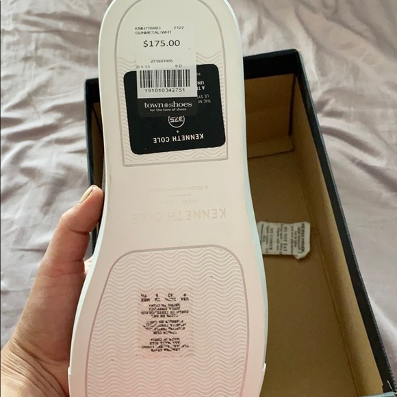 Sneaker - Picture 4 of 6